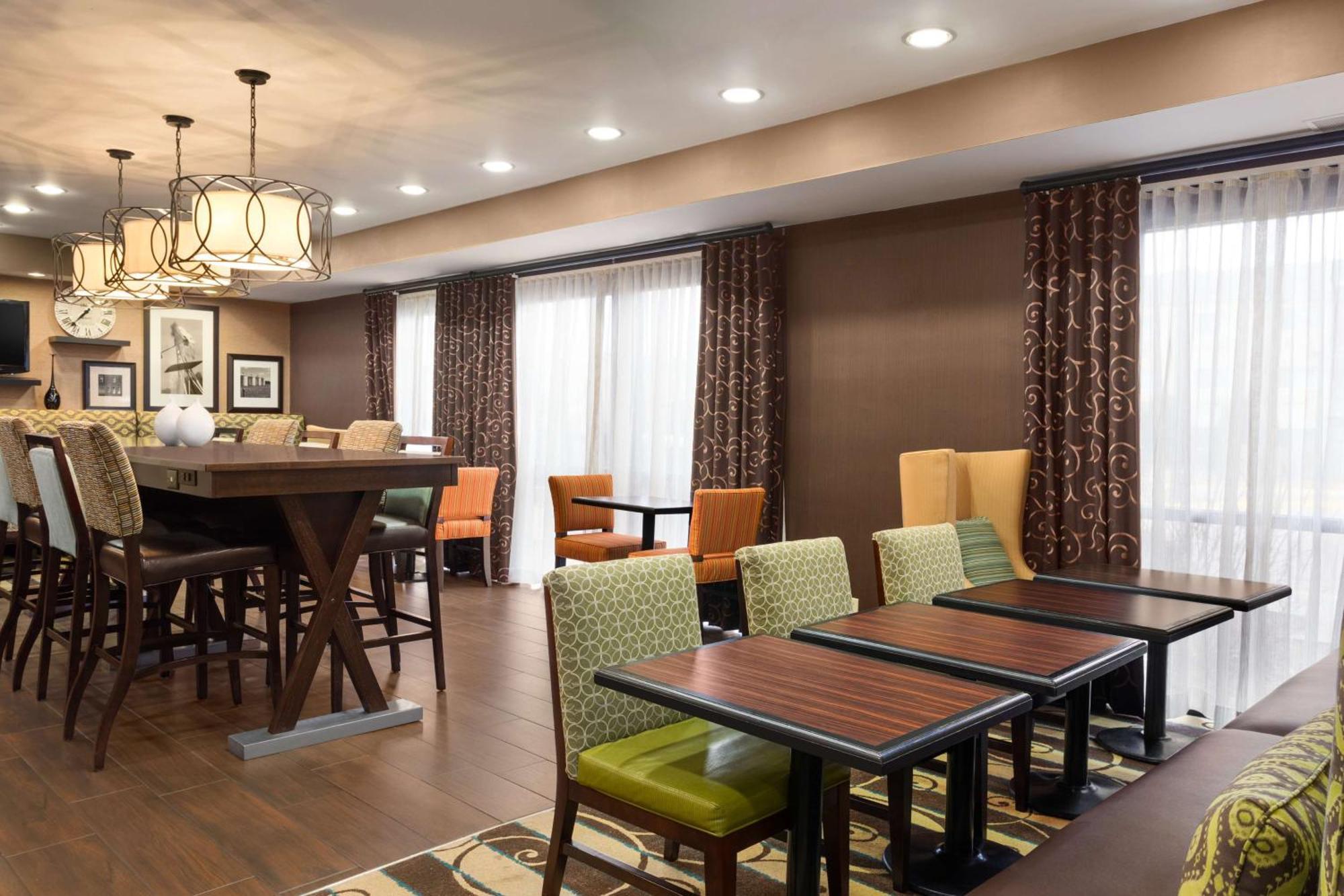 Hampton Inn Wichita-East Exterior foto