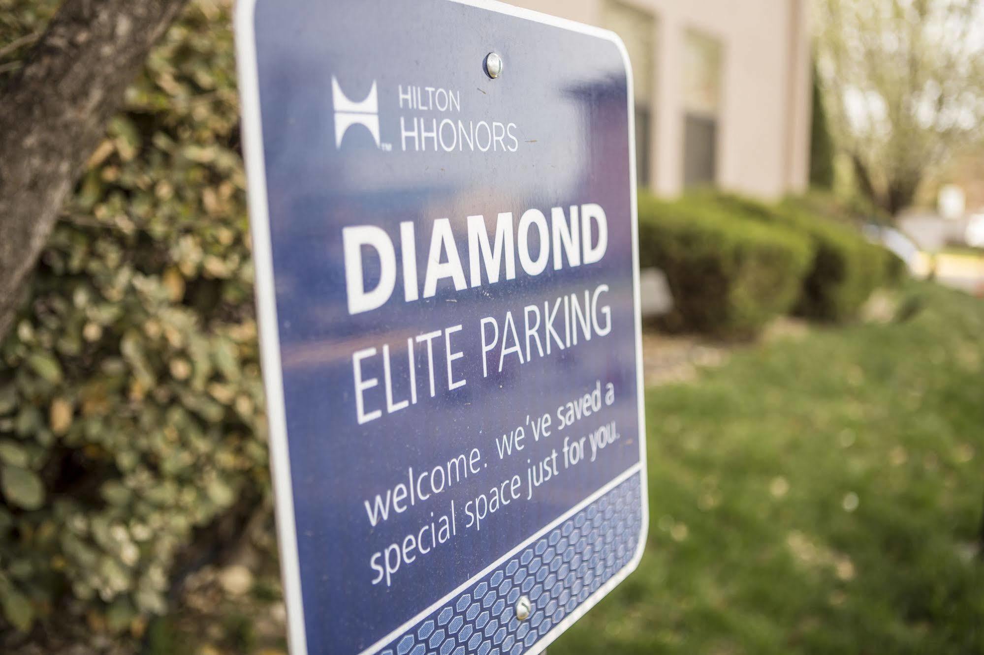 Hampton Inn Wichita-East Exterior foto
